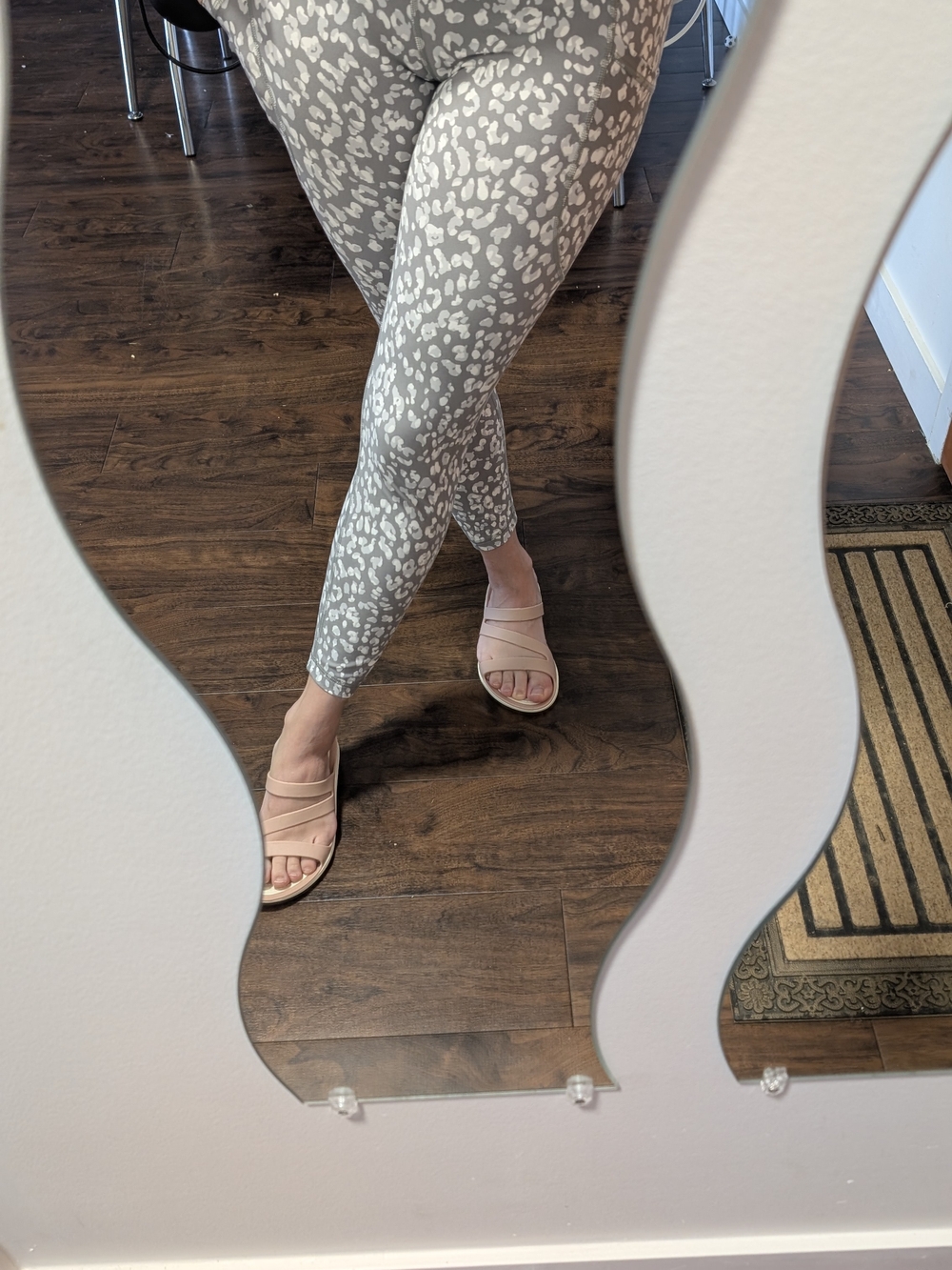 Neutral Leopard Pattern leggings - Picture 5 of 6